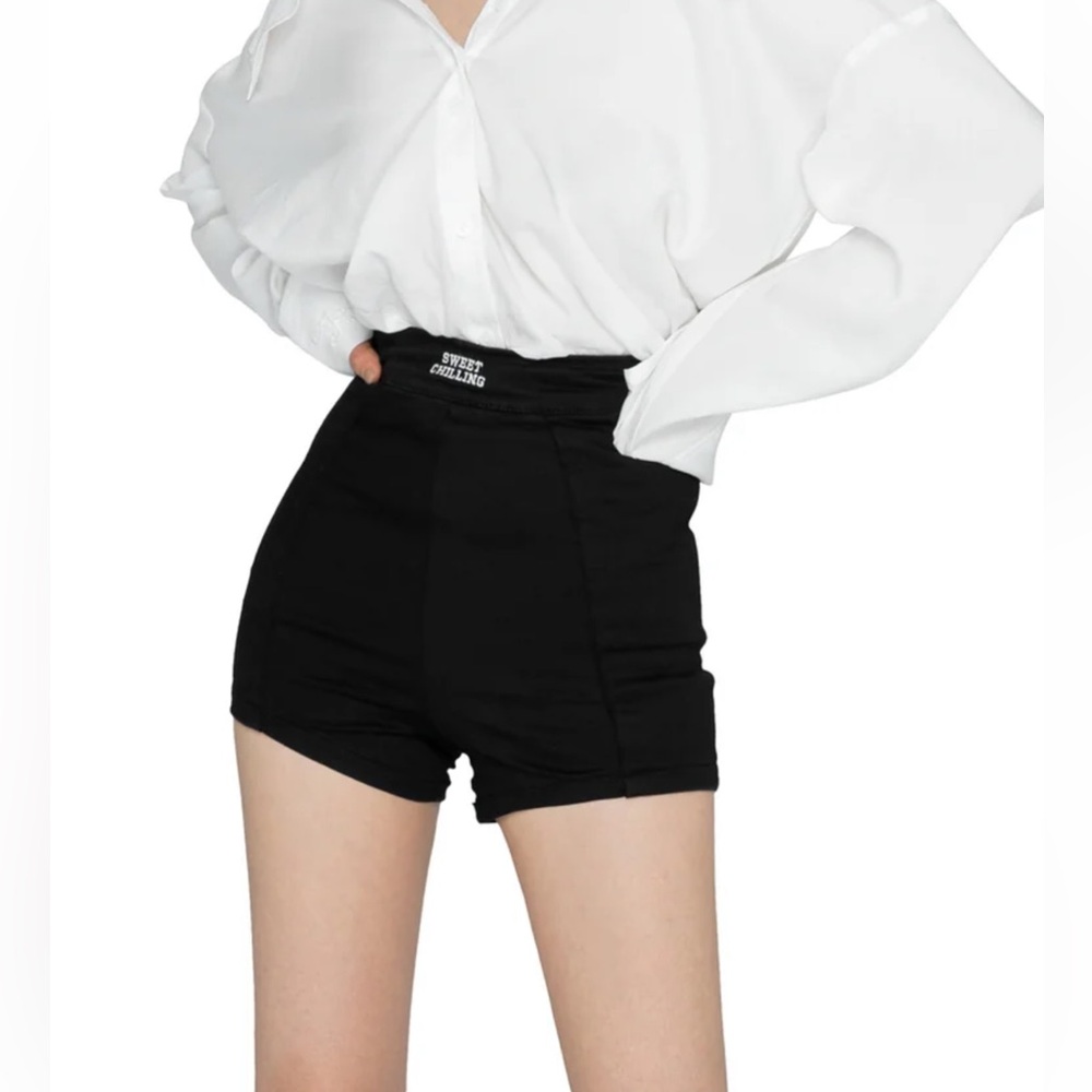 Sweet Chilling Girlband High waisted Short Jeans